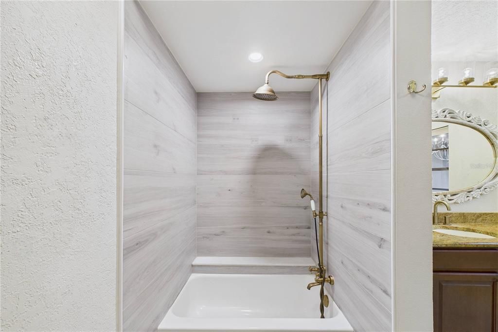 For Sale: $580,000 (3 beds, 2 baths, 2595 Square Feet)