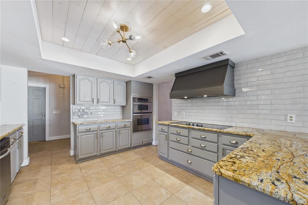 For Sale: $580,000 (3 beds, 2 baths, 2595 Square Feet)