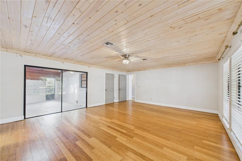 For Sale: $580,000 (3 beds, 2 baths, 2595 Square Feet)