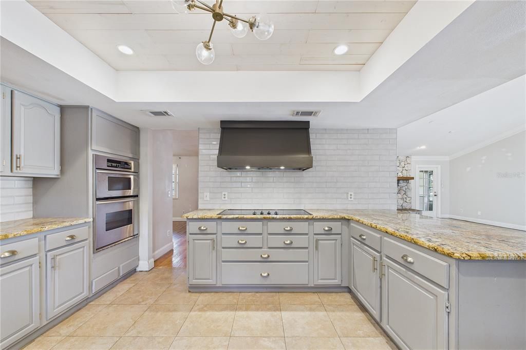 For Sale: $580,000 (3 beds, 2 baths, 2595 Square Feet)