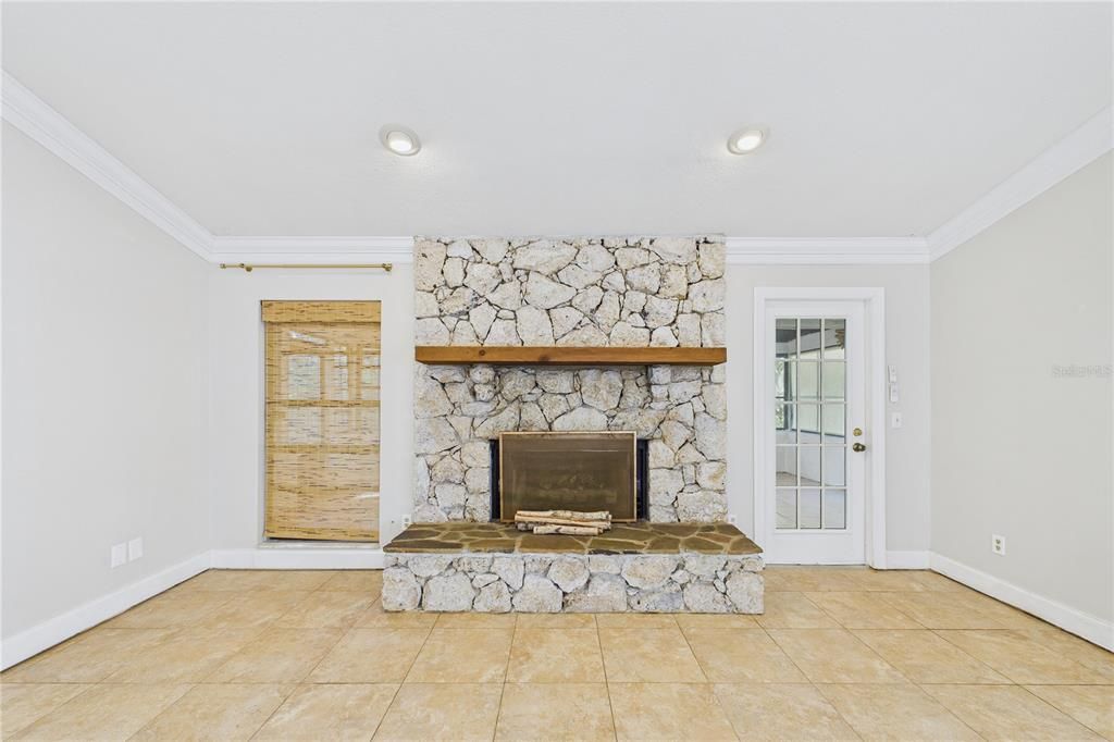 For Sale: $580,000 (3 beds, 2 baths, 2595 Square Feet)