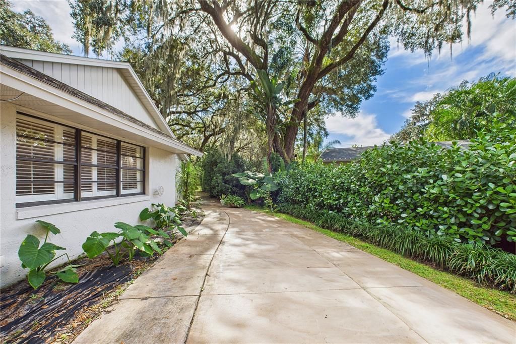 For Sale: $580,000 (3 beds, 2 baths, 2595 Square Feet)