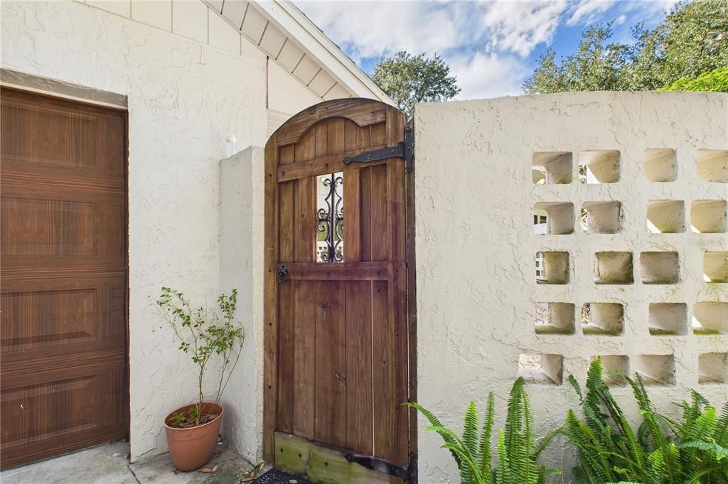 For Sale: $580,000 (3 beds, 2 baths, 2595 Square Feet)