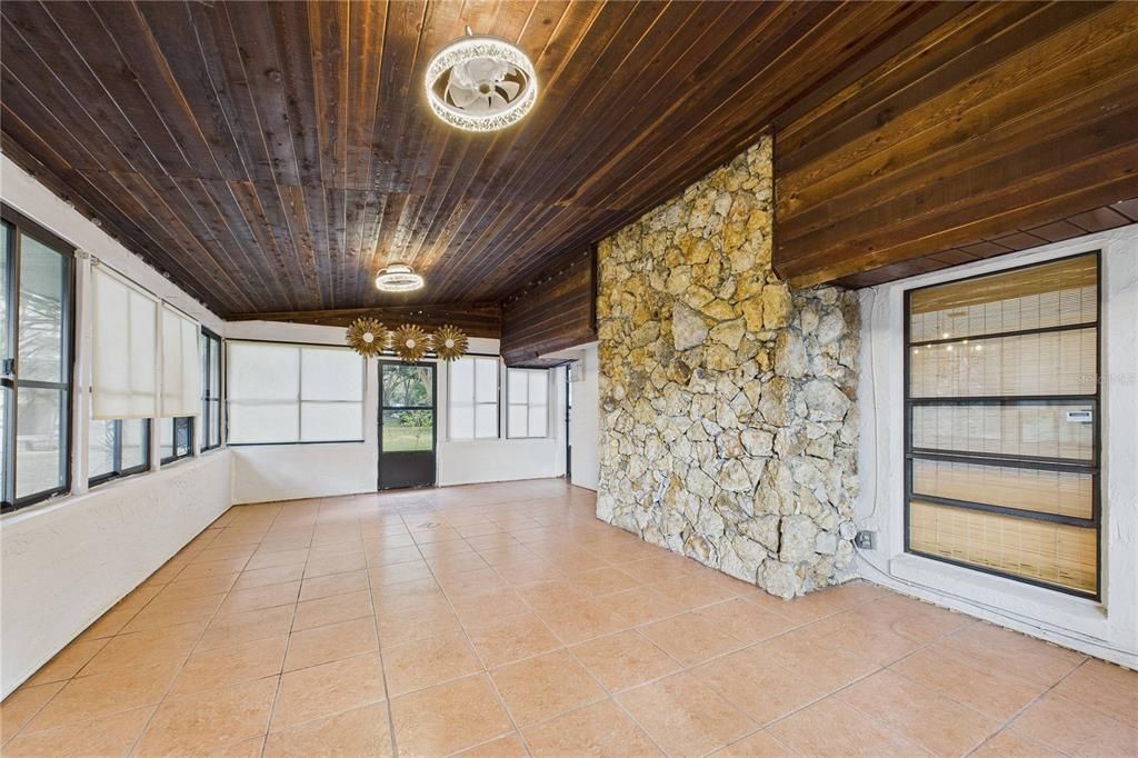 For Sale: $580,000 (3 beds, 2 baths, 2595 Square Feet)