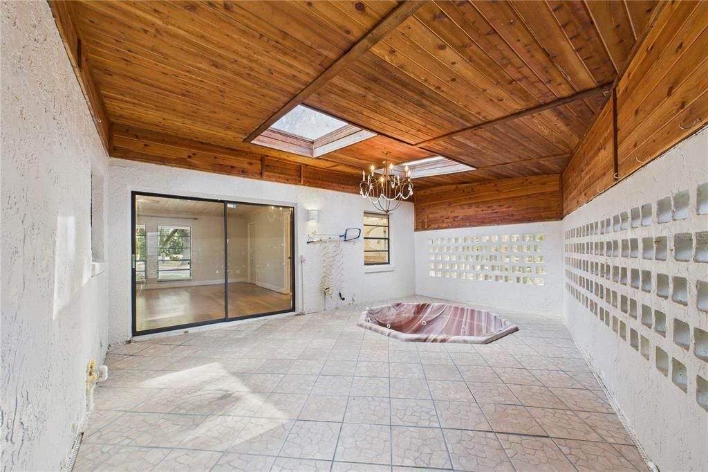 For Sale: $580,000 (3 beds, 2 baths, 2595 Square Feet)