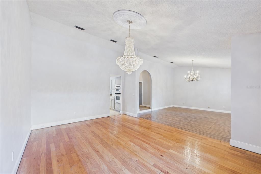 For Sale: $580,000 (3 beds, 2 baths, 2595 Square Feet)