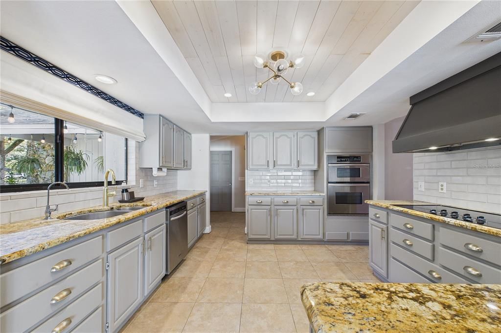 For Sale: $580,000 (3 beds, 2 baths, 2595 Square Feet)