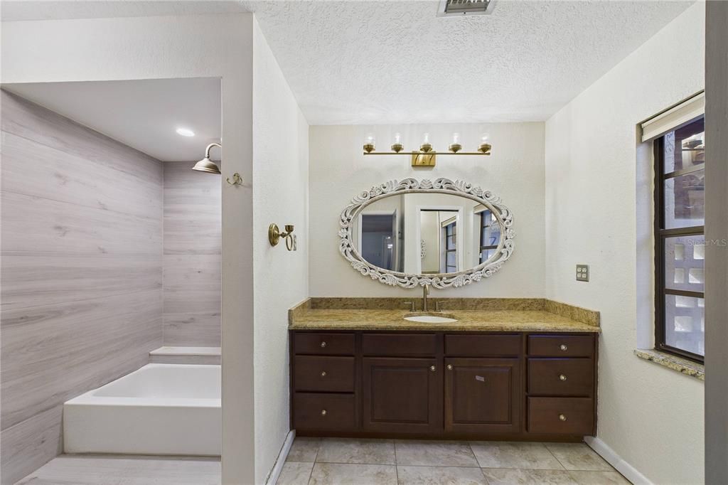 For Sale: $580,000 (3 beds, 2 baths, 2595 Square Feet)