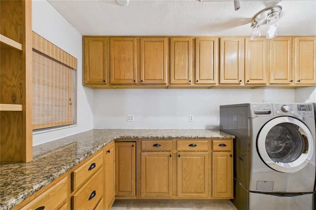 For Sale: $580,000 (3 beds, 2 baths, 2595 Square Feet)