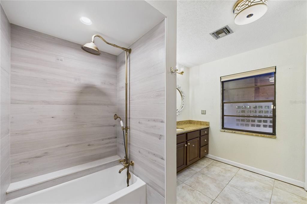 For Sale: $580,000 (3 beds, 2 baths, 2595 Square Feet)