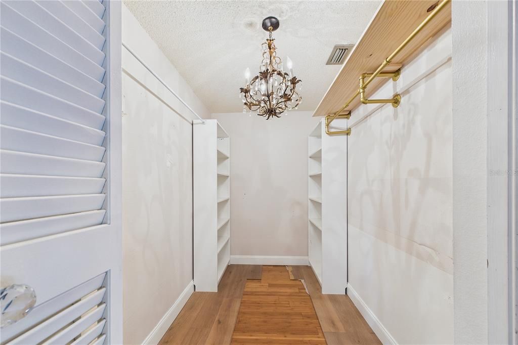 For Sale: $580,000 (3 beds, 2 baths, 2595 Square Feet)