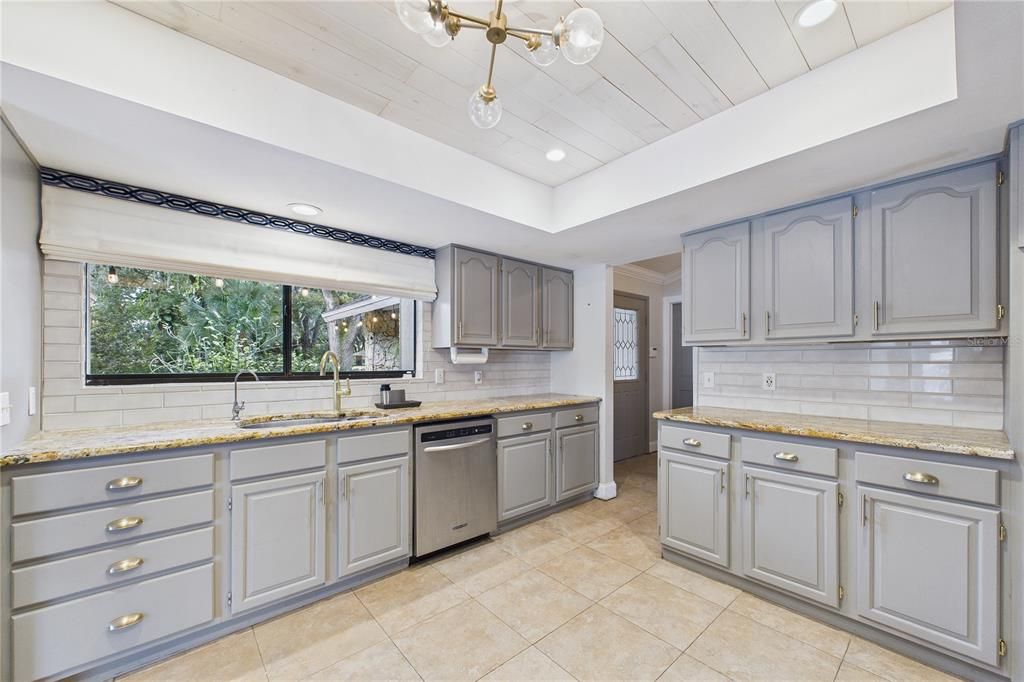 For Sale: $580,000 (3 beds, 2 baths, 2595 Square Feet)