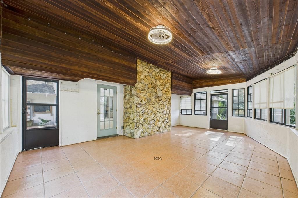 For Sale: $580,000 (3 beds, 2 baths, 2595 Square Feet)