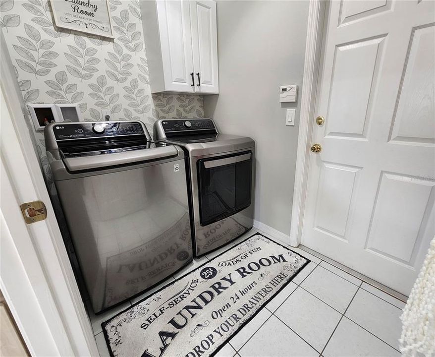 For Sale: $369,900 (3 beds, 2 baths, 1979 Square Feet)