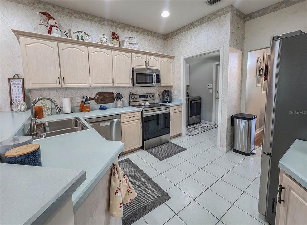 For Sale: $369,900 (3 beds, 2 baths, 1979 Square Feet)