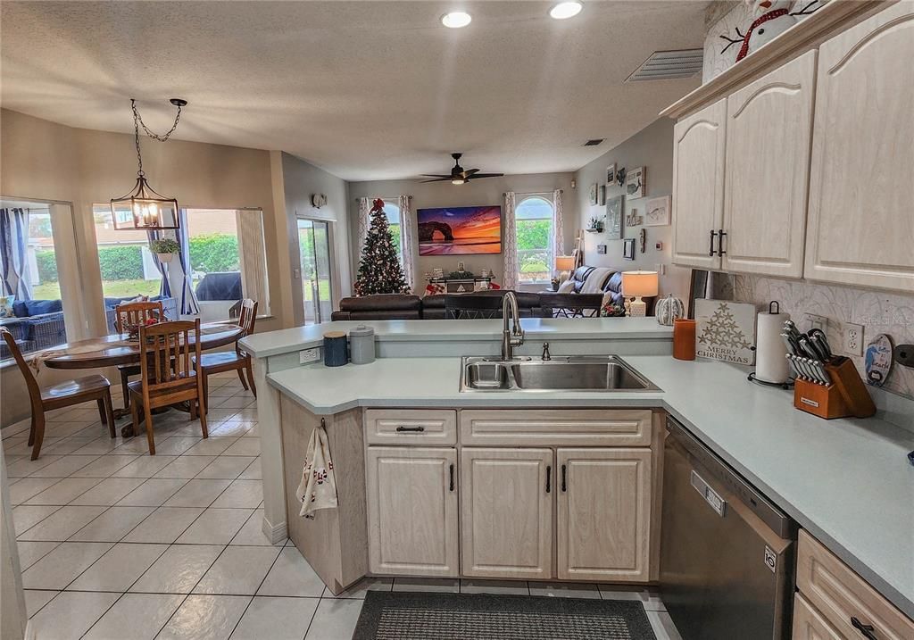 For Sale: $369,900 (3 beds, 2 baths, 1979 Square Feet)