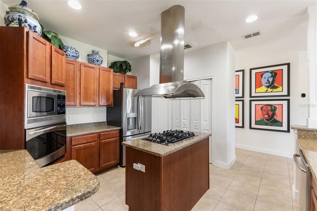 For Sale: $500,000 (3 beds, 3 baths, 2510 Square Feet)