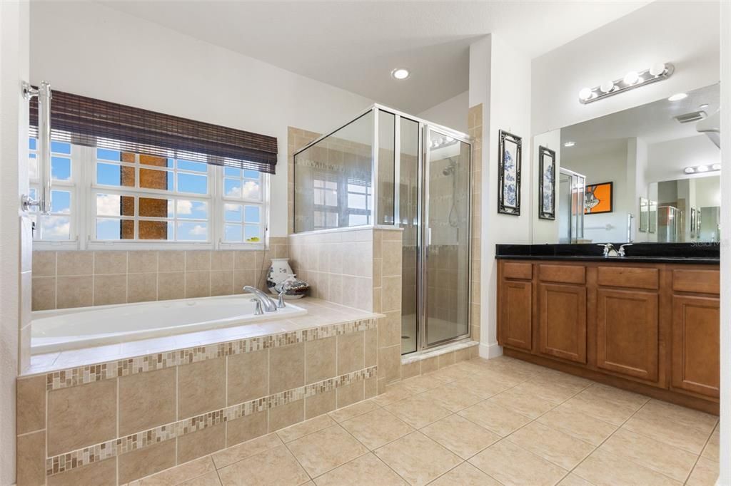 For Sale: $500,000 (3 beds, 3 baths, 2510 Square Feet)