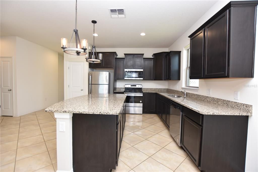 В аренду: $2,160 (4 спален, 3 ванн, 1830 Квадратных фут)