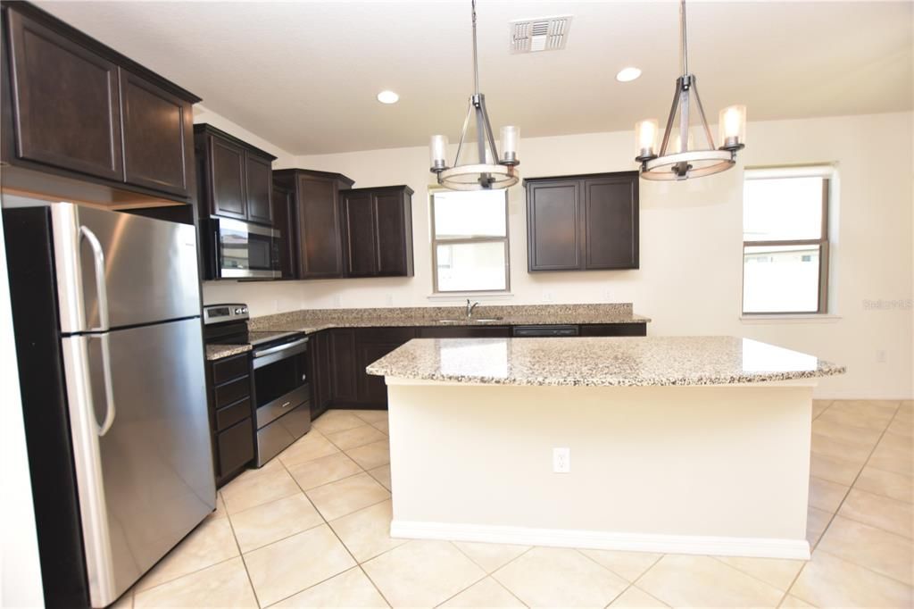 В аренду: $2,160 (4 спален, 3 ванн, 1830 Квадратных фут)