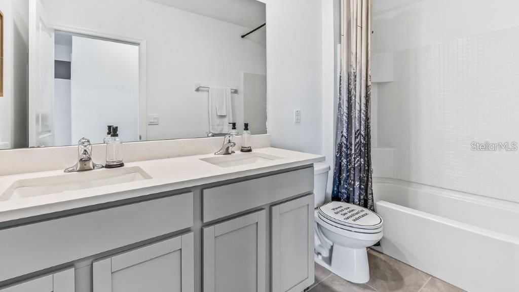 En Venta: $436,990 (4 camas, 2 baños, 2305 Pies cuadrados)