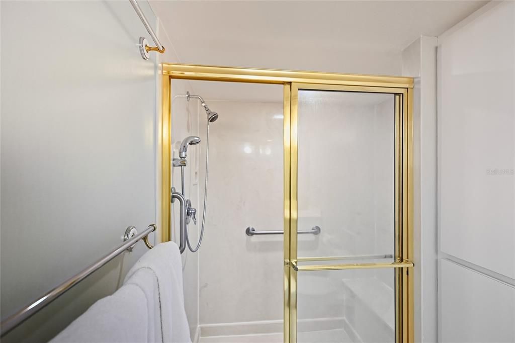 For Sale: $1,295,000 (2 beds, 2 baths, 1350 Square Feet)