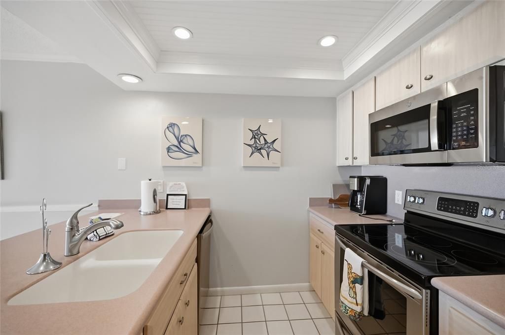 For Sale: $1,295,000 (2 beds, 2 baths, 1350 Square Feet)