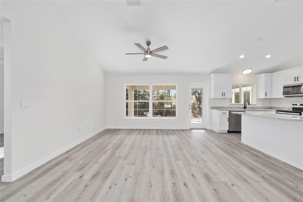 For Sale: $269,900 (3 beds, 2 baths, 1449 Square Feet)