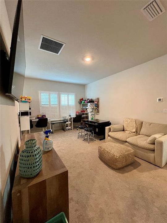 For Sale: $565,000 (4 beds, 2 baths, 2377 Square Feet)