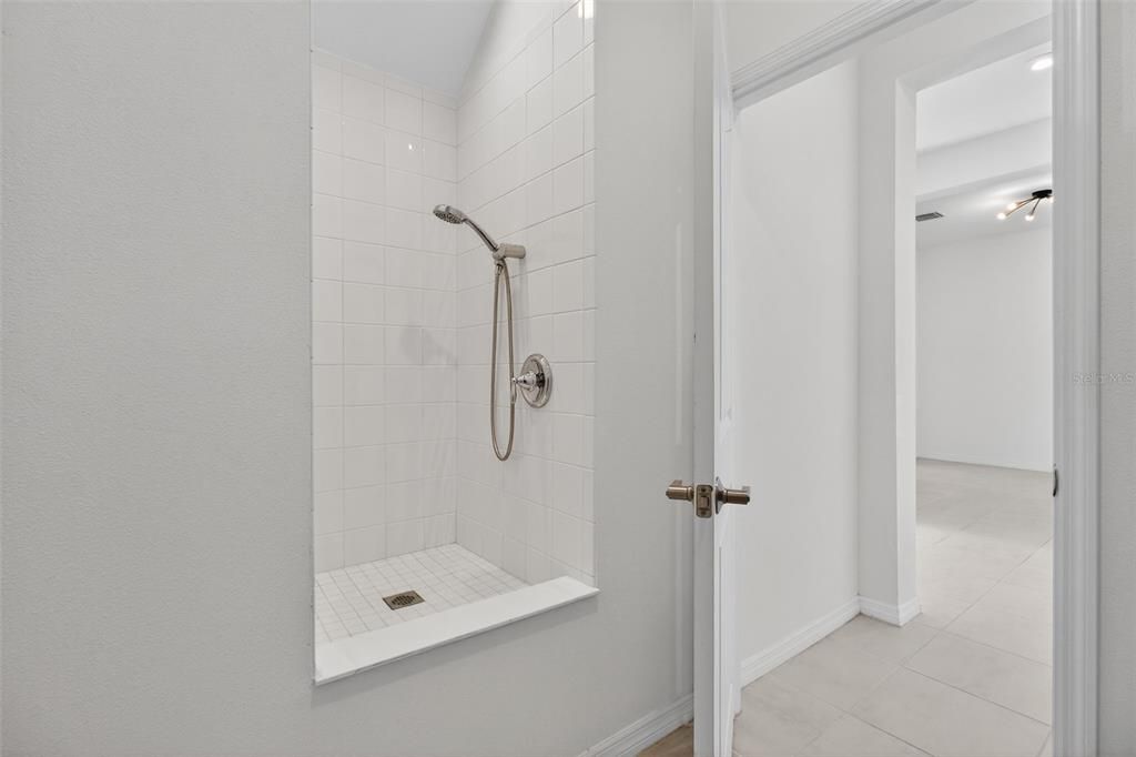 En Venta: $499,900 (4 camas, 3 baños, 2636 Pies cuadrados)