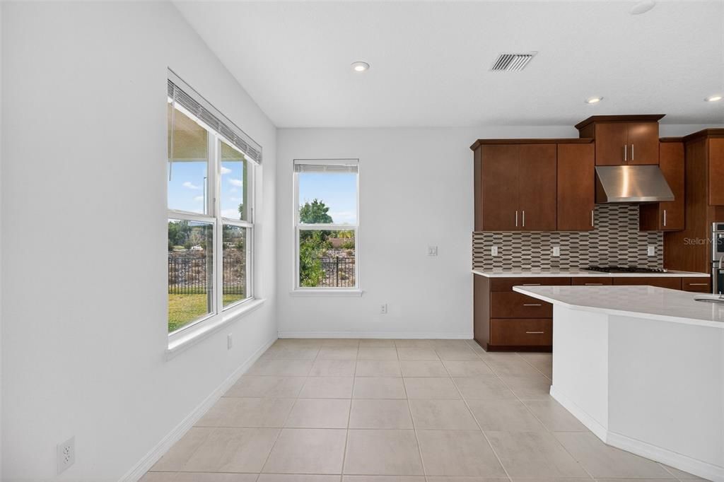 En Venta: $499,900 (4 camas, 3 baños, 2636 Pies cuadrados)