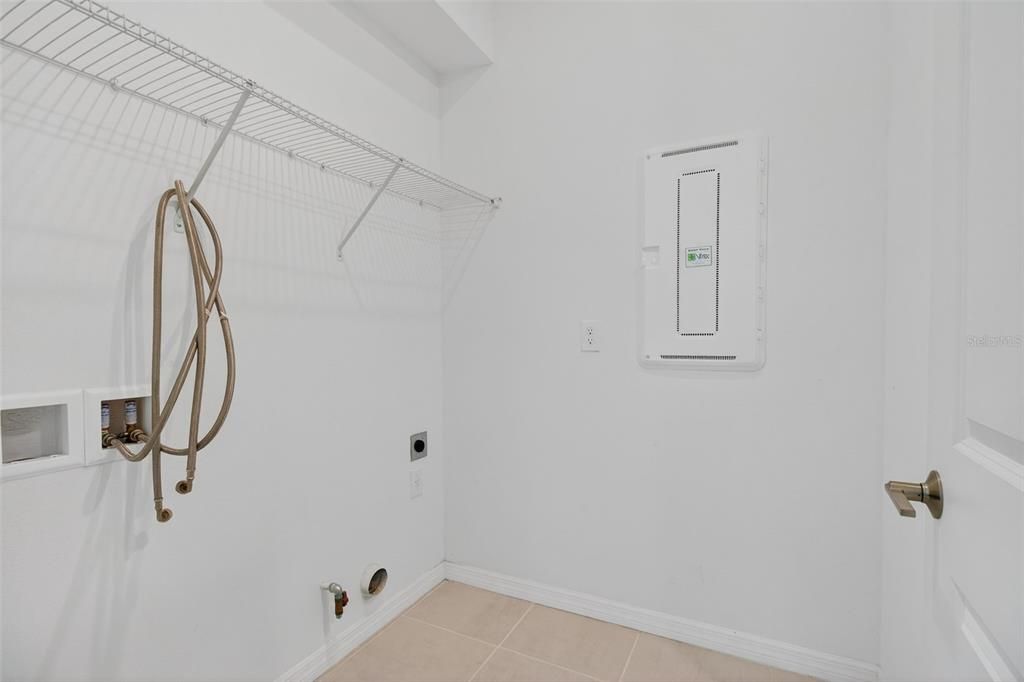 En Venta: $499,900 (4 camas, 3 baños, 2636 Pies cuadrados)