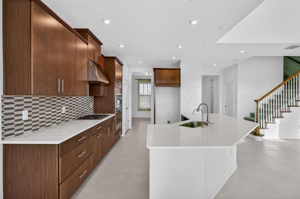 En Venta: $499,900 (4 camas, 3 baños, 2636 Pies cuadrados)