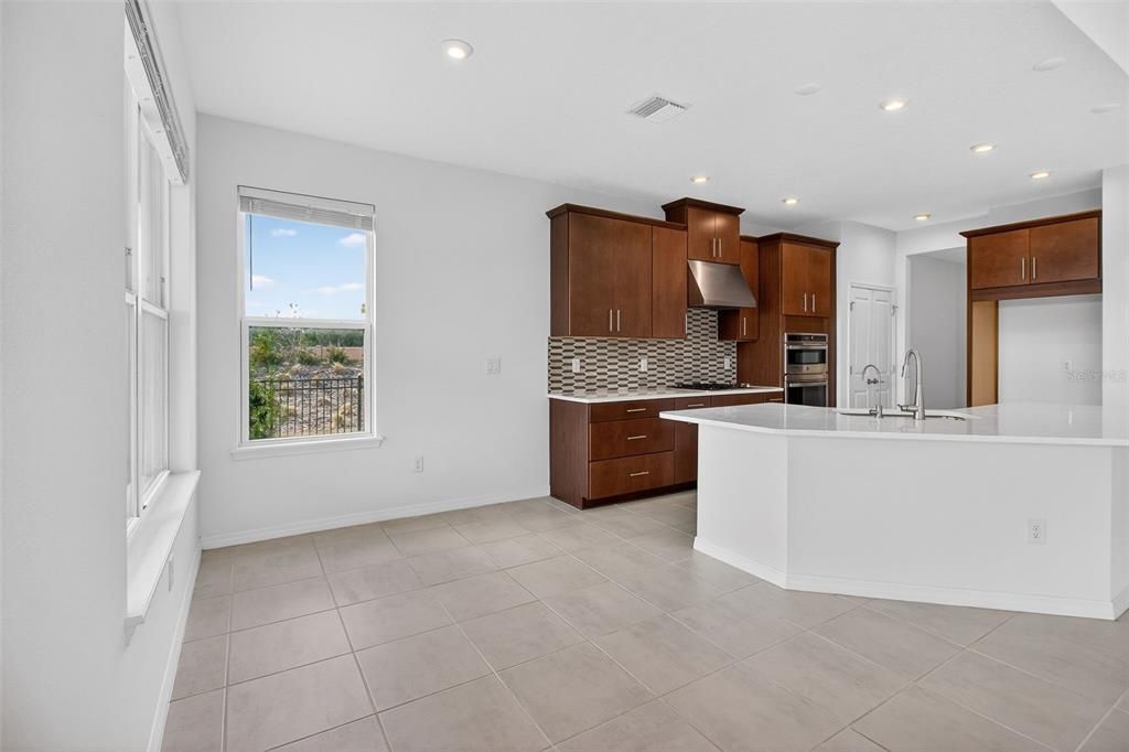 En Venta: $499,900 (4 camas, 3 baños, 2636 Pies cuadrados)