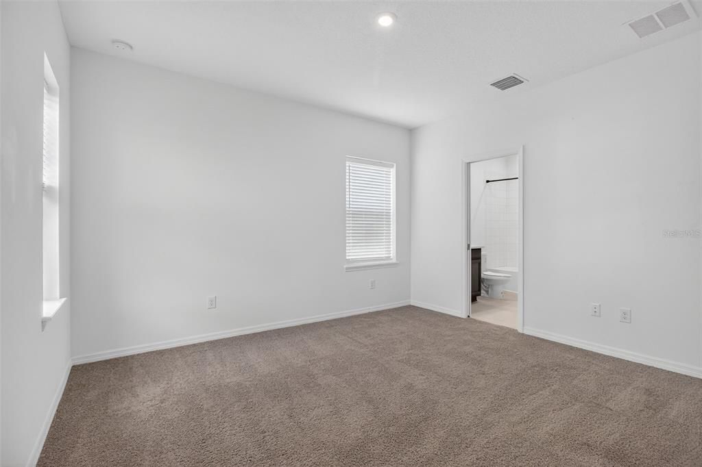 En Venta: $499,900 (4 camas, 3 baños, 2636 Pies cuadrados)