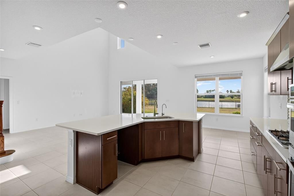 En Venta: $499,900 (4 camas, 3 baños, 2636 Pies cuadrados)