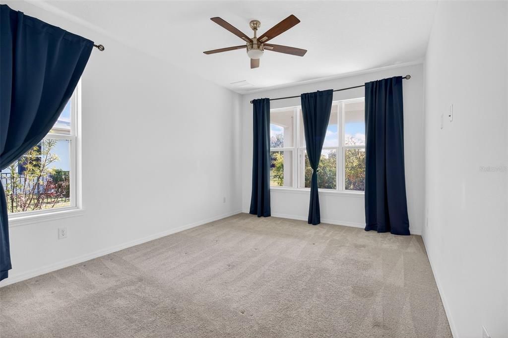 En Venta: $499,900 (4 camas, 3 baños, 2636 Pies cuadrados)