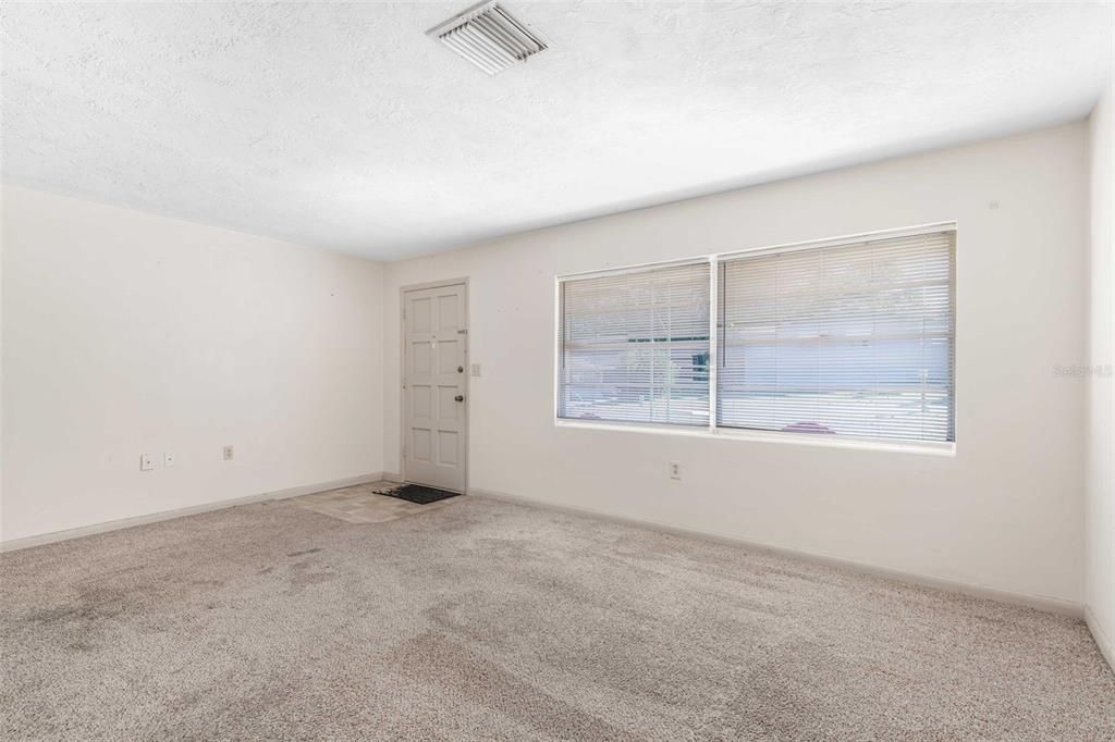 待售: $155,900 (3 贝兹, 1 浴室, 1288 平方英尺)