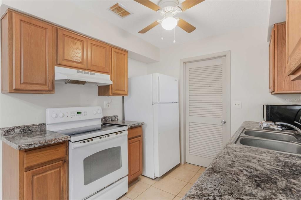 待售: $155,900 (3 贝兹, 1 浴室, 1288 平方英尺)