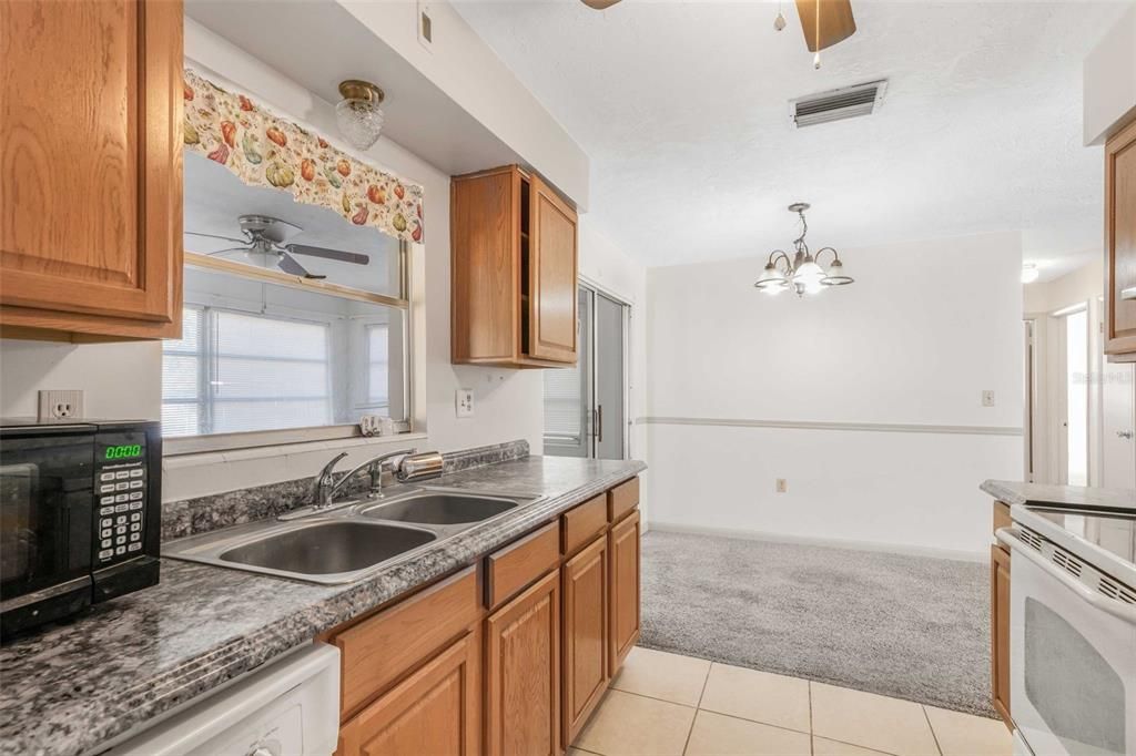 待售: $155,900 (3 贝兹, 1 浴室, 1288 平方英尺)