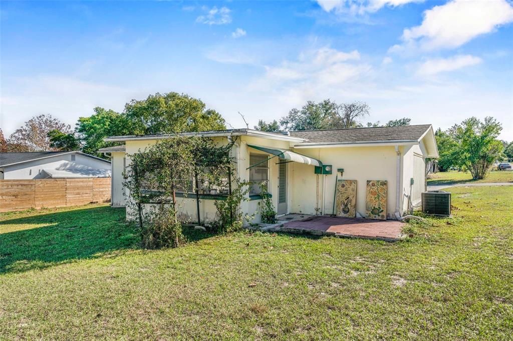 待售: $155,900 (3 贝兹, 1 浴室, 1288 平方英尺)