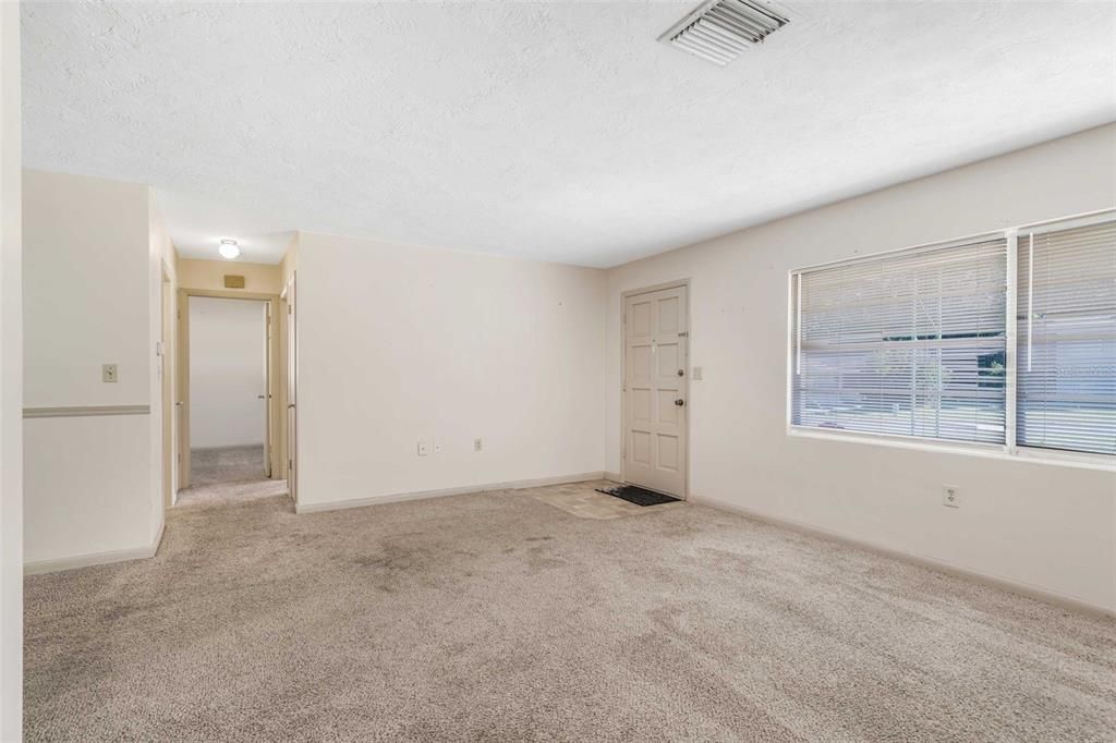 待售: $155,900 (3 贝兹, 1 浴室, 1288 平方英尺)