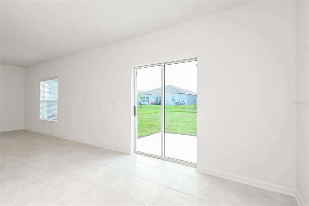 For Rent: $2,095 (4 beds, 2 baths, 1933 Square Feet)