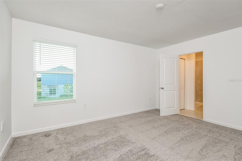 For Rent: $2,095 (4 beds, 2 baths, 1933 Square Feet)