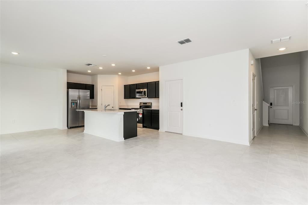 For Rent: $2,095 (4 beds, 2 baths, 1933 Square Feet)