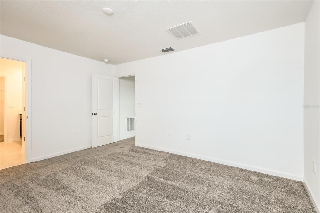 For Rent: $2,095 (4 beds, 2 baths, 1933 Square Feet)