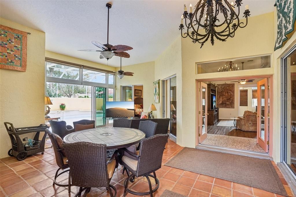 En Venta: $925,000 (3 camas, 3 baños, 3367 Pies cuadrados)