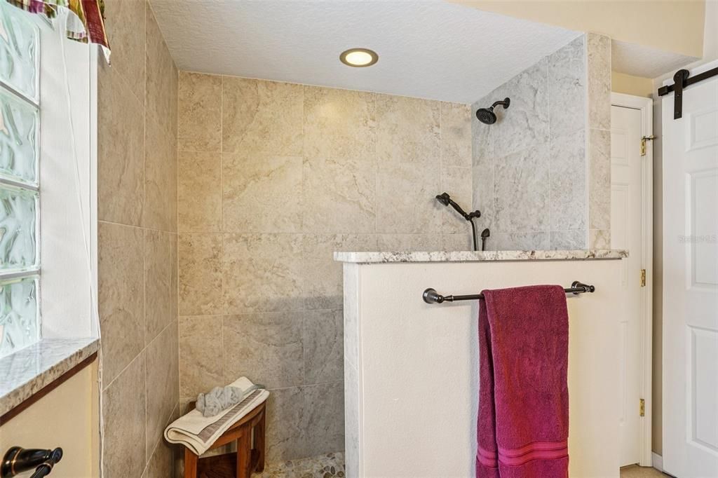 En Venta: $925,000 (3 camas, 3 baños, 3367 Pies cuadrados)