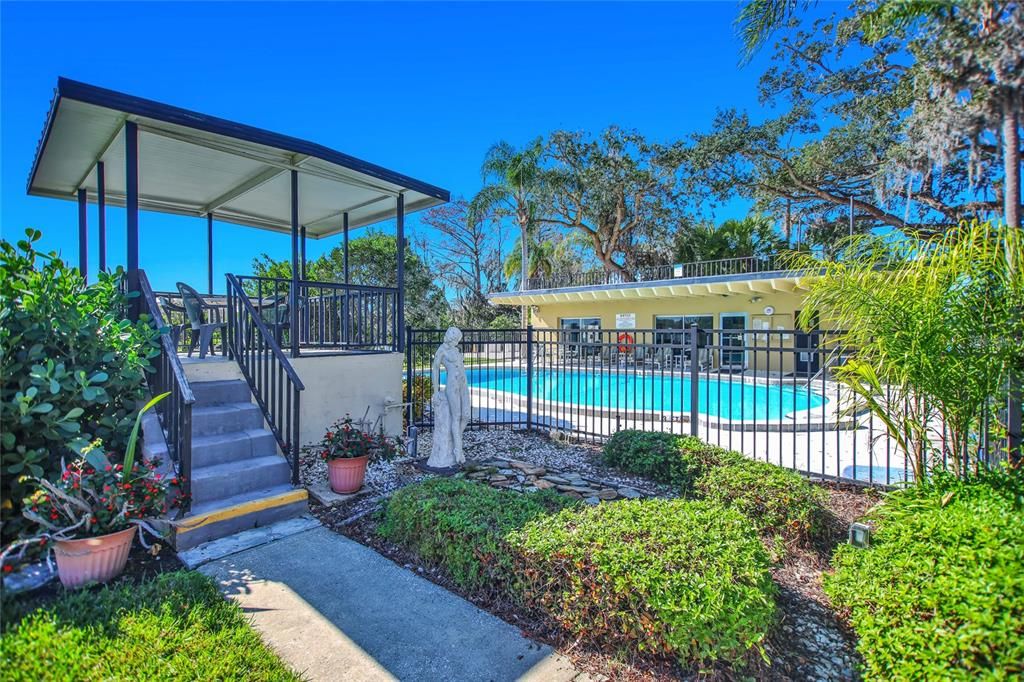 For Sale: $199,000 (1 beds, 1 baths, 645 Square Feet)