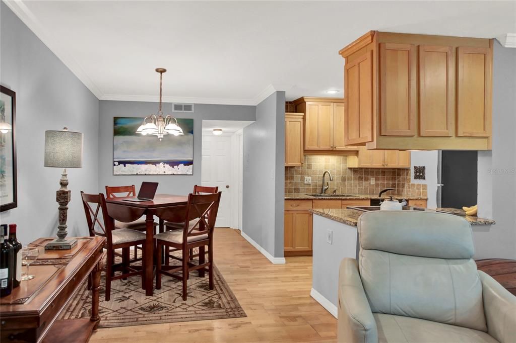 For Sale: $199,000 (1 beds, 1 baths, 645 Square Feet)